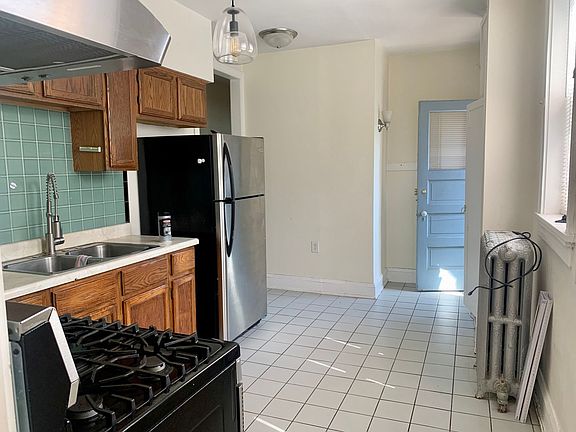3rd image of 1120 Ontario St