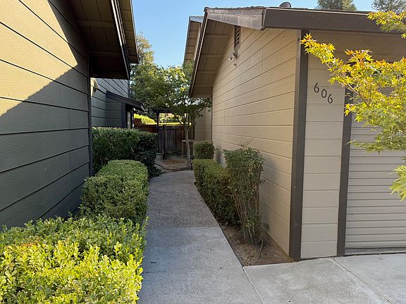 Walkway to front entrance