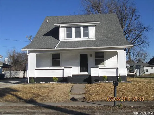 312 E Maple St photo 1