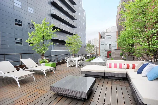 Rented by Park Property Advisors | media 11