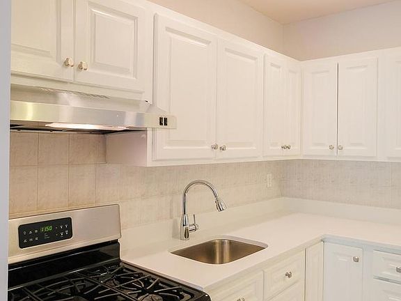 3rd image of 278 New York Ave APT 3