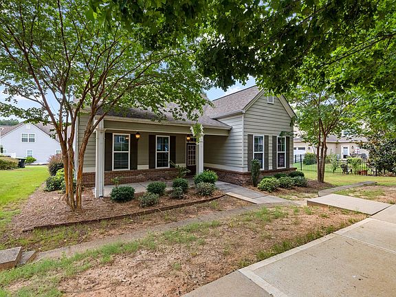 2nd image of 175 Colonial Ct