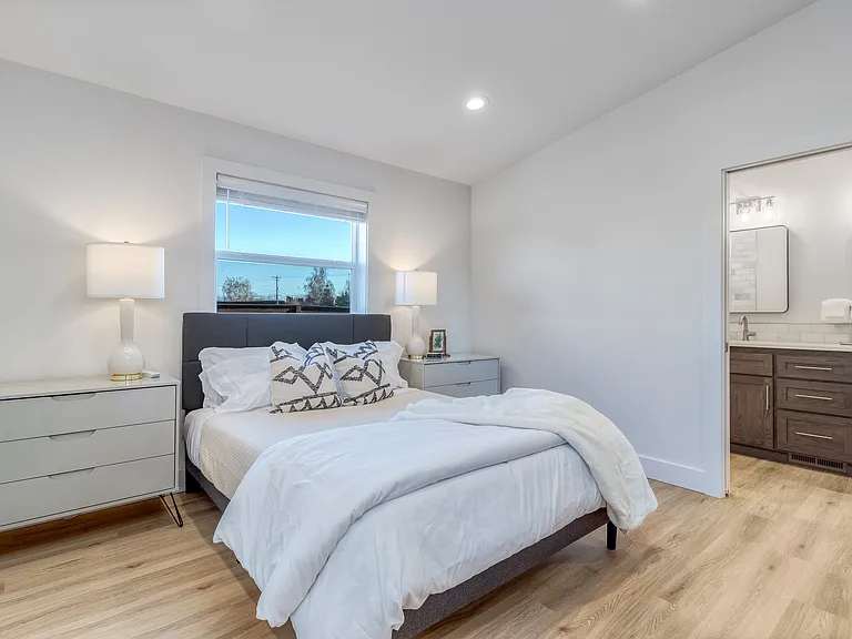 1168 SE Sentry Dr — Photo 16