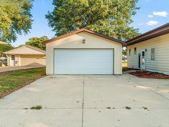 4th image of 304 W Elder St