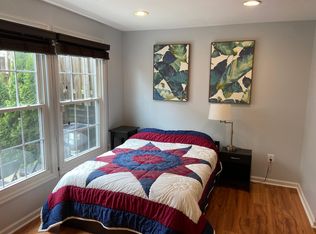 5057 9th St S, Arlington, VA 22204