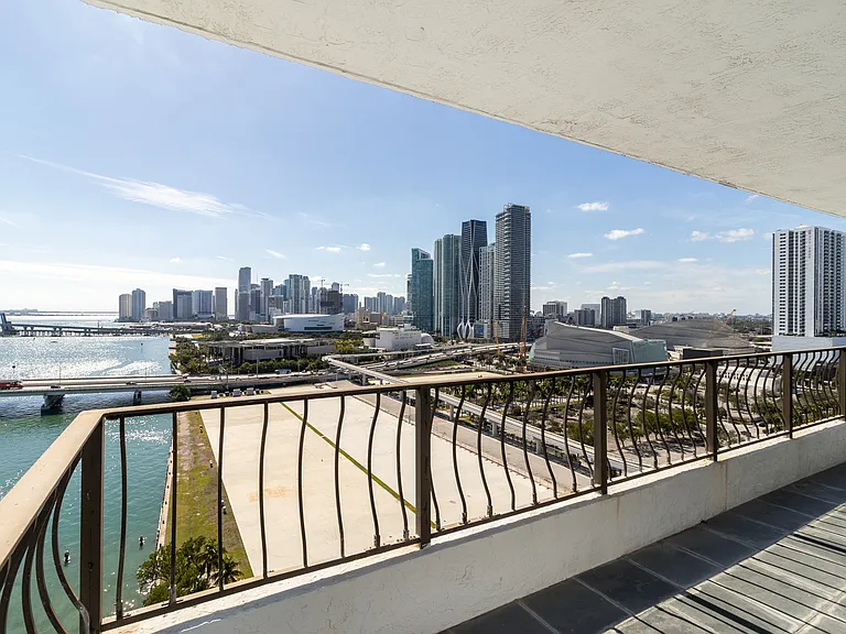 555 NE 15th St #20A — Photo 32