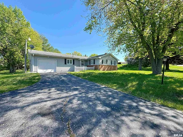 8405 Ridgewood Rd, Rock Island, IL 61201