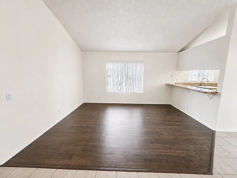 1133 Mira Mar Ave — Photo 2