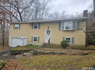 31 Crouch Rd, Amston, CT 06231