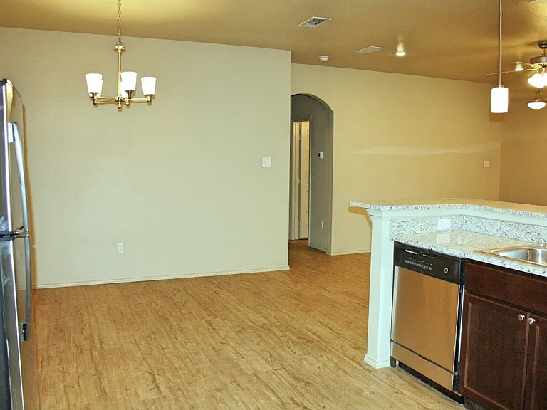 6702 Pontiac Ave — Photo 5
