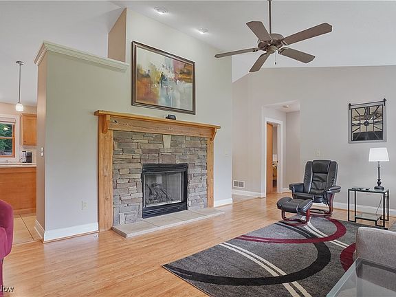 4th image of 1121 East Ave