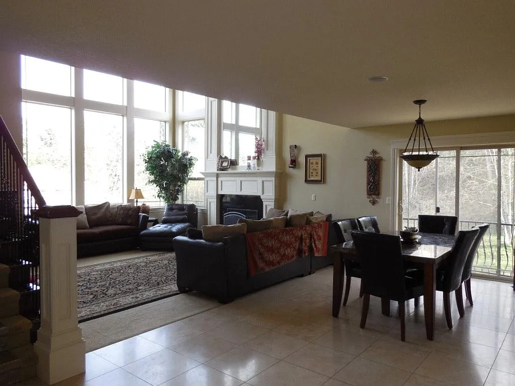 6 bed, 3.5 bath, 4600 sqft, $4,995 — Photo 4