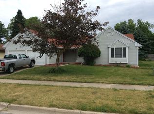 1114 N Chimney Hill Dr, Dewitt, MI 48820