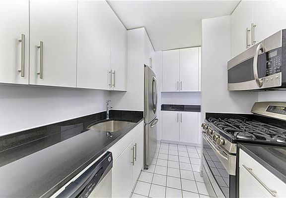 4th image of 330 E 38th St APT 45D