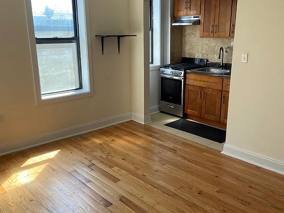3rd image of 679 Waring Ave APT 2G