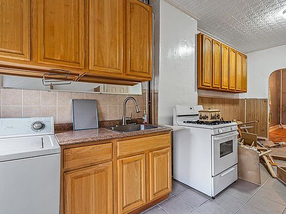 2nd image of 411 Himrod St
