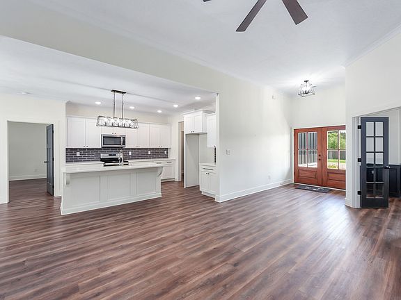 4th image of 50 Shady Meadows Dr