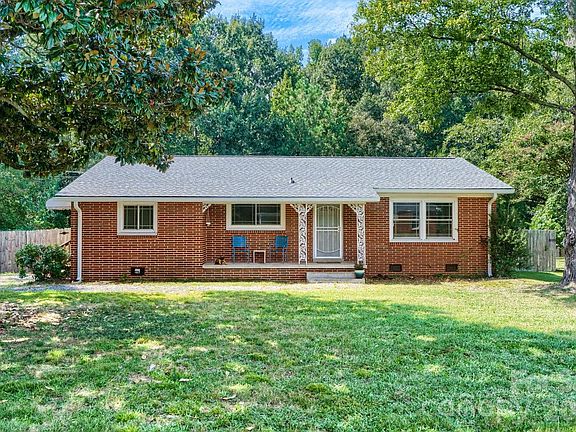 2nd image of 301 Jean Ave