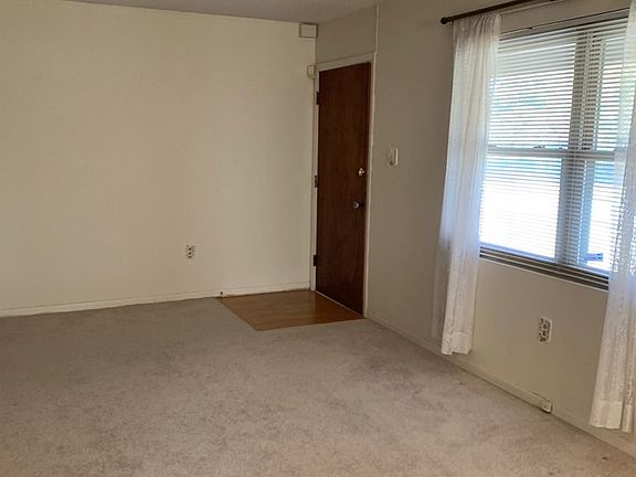 2nd image of 2907 Palmetto Dr