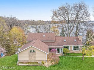 648 Sunrise Park St, Howell, MI