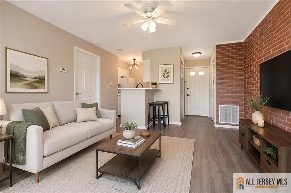 1 bed, 1.0 bath, 469 sqft, $1,875 — Photo 4