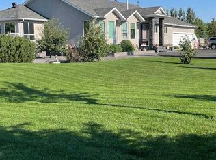 24 E Silvertip Dr, Foothills No. 31, AB T1V1Z1