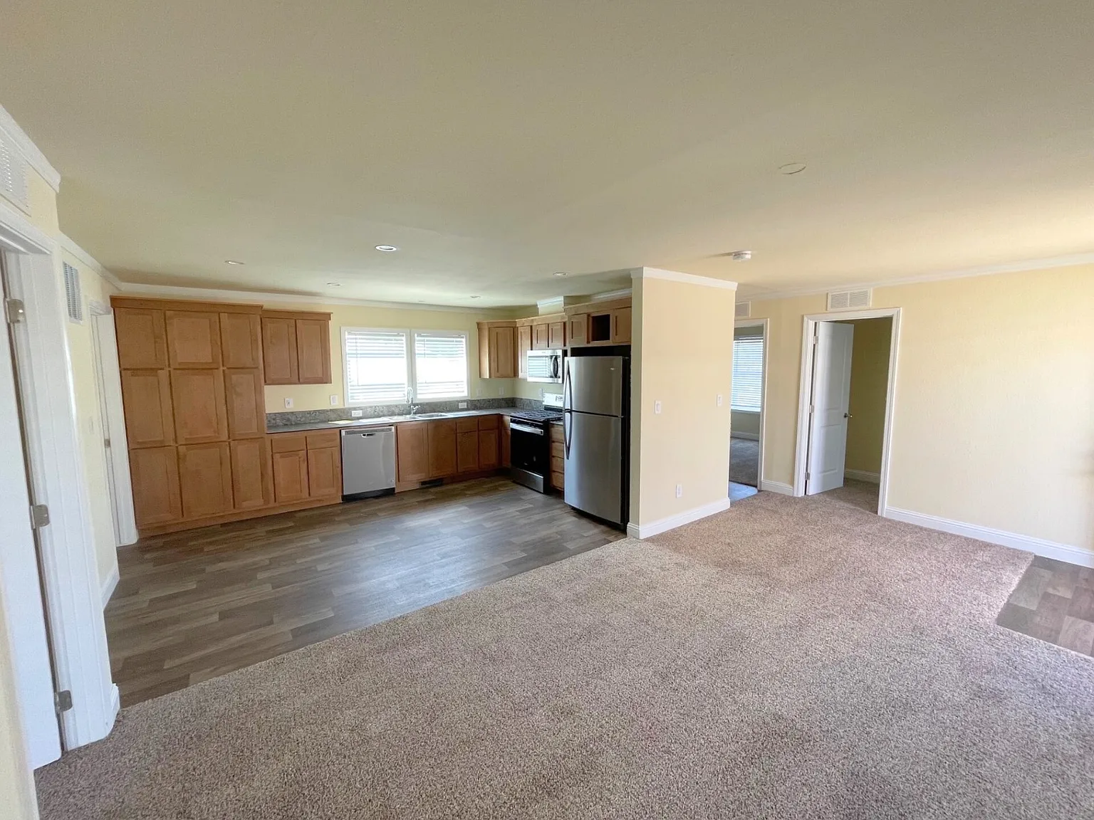 3 bed, 2.0 bath, 1056 sqft, $1,795 — Photo 2