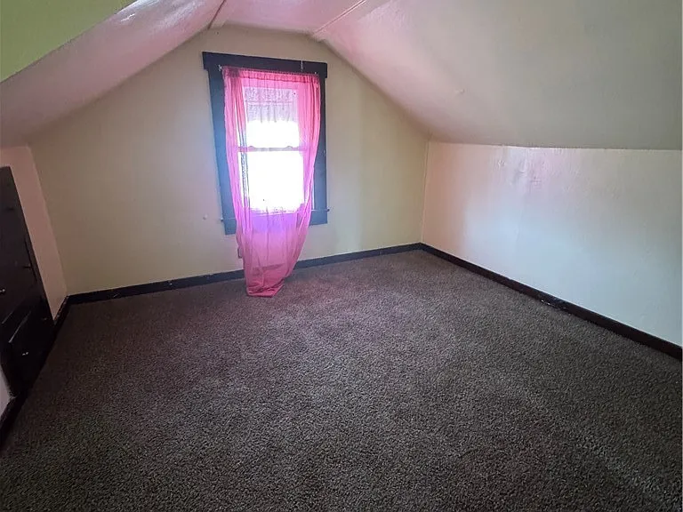 105 Manchester Ave — Photo 8