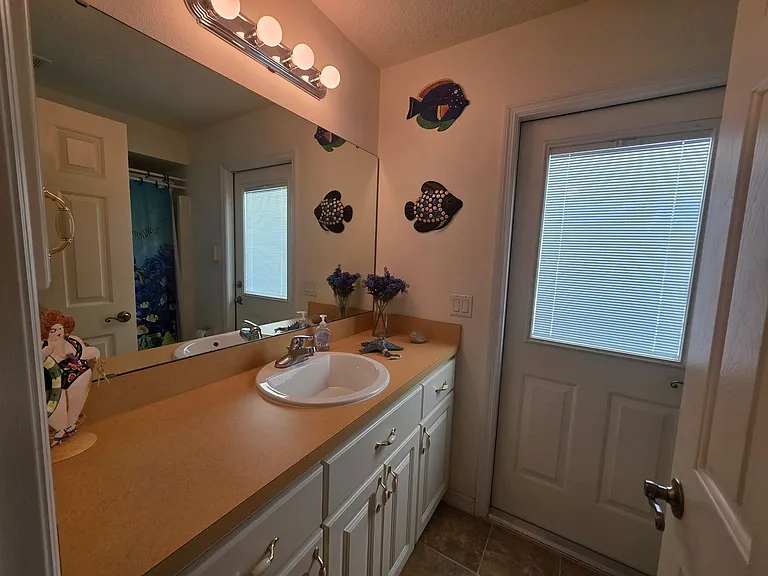 982 N Foxrun Ter — Photo 21