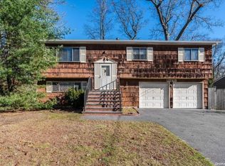 95 Duncan Ave, Ronkonkoma, NY 11779