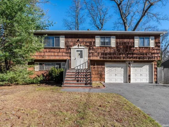 95 Duncan Avenue, Ronkonkoma, NY 11779