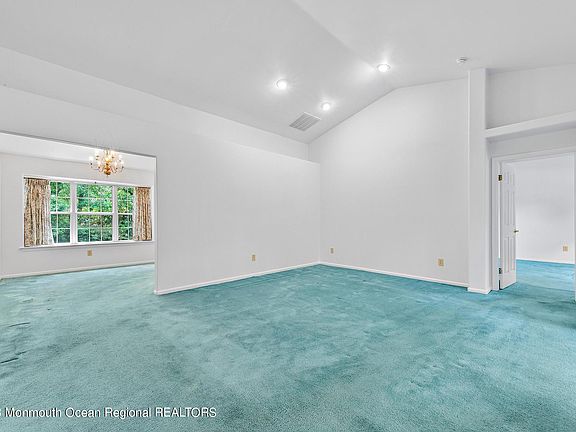 5th image of 960 Buckingham Drive #B