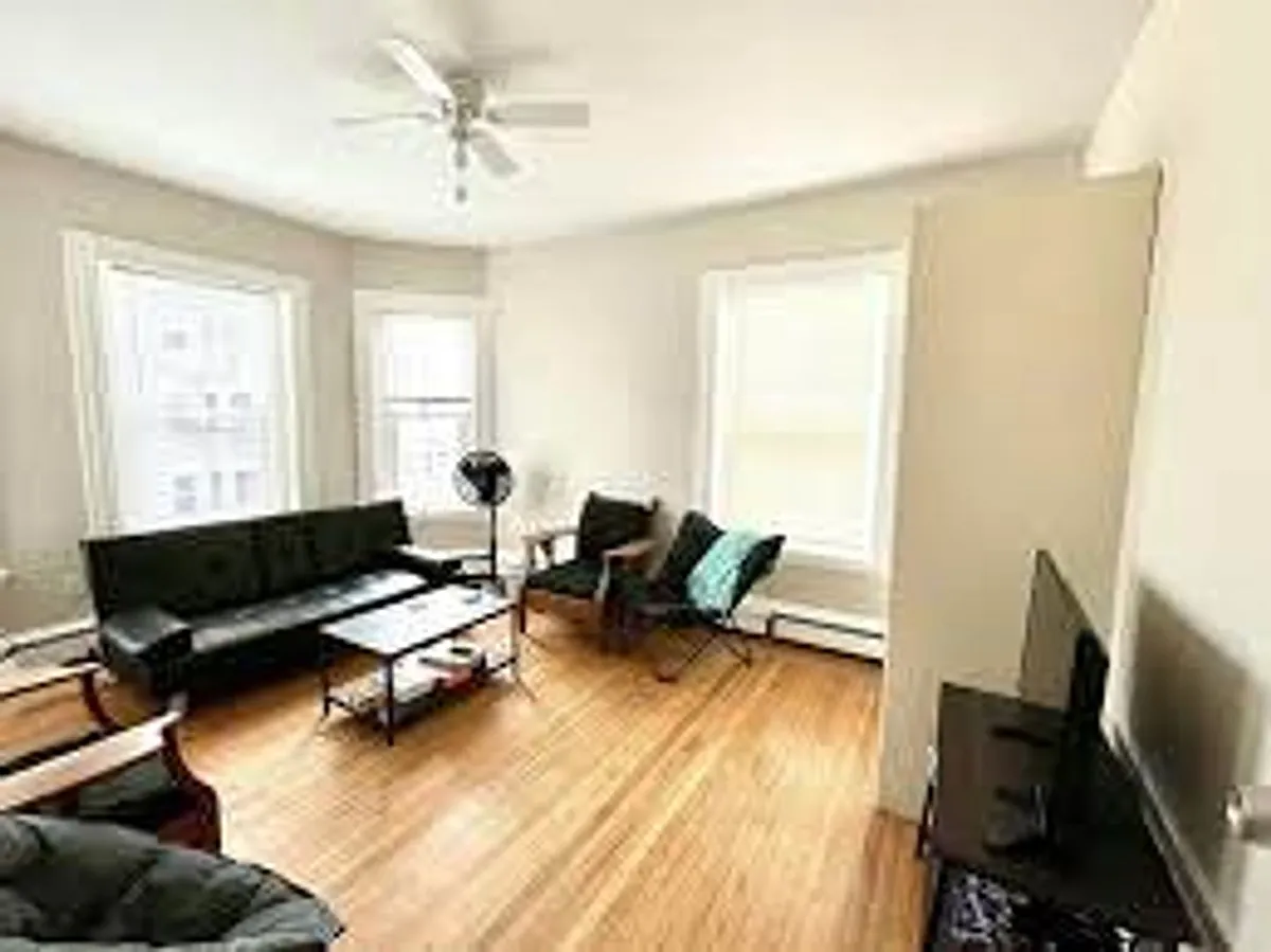 Building Photo - 85 Egmont St #2
