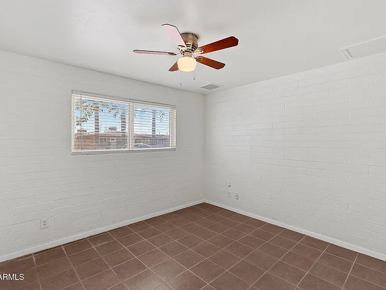 2246 W Sierra St — Photo 28
