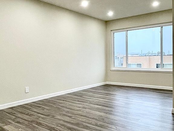 2nd image of 266 21st Ave APT 304