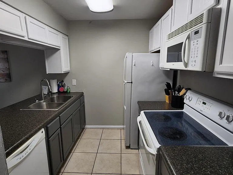 2228 Timberwood Cir N — Photo 12