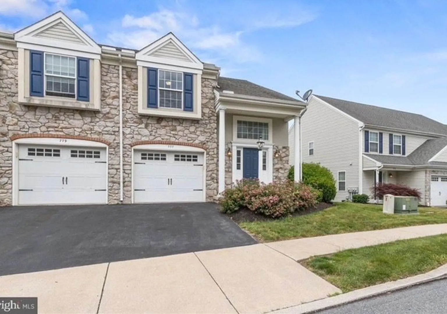 $2,300 Spacious 3 Bedroom 2.5 bath Townhome in Swatara Township — Photo 2