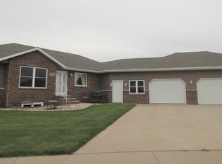 125 W Palmer Cir, Aberdeen, SD 57401