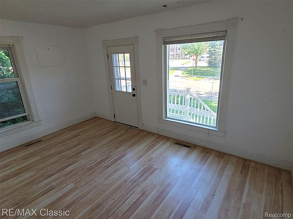 5th image of 18 Stanton St
