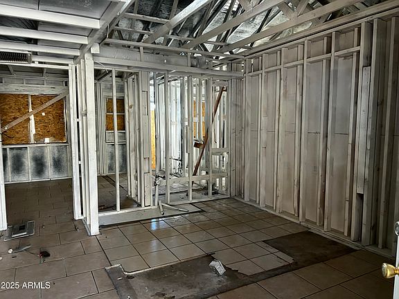 4th image of 11230 N 17TH Avenue
