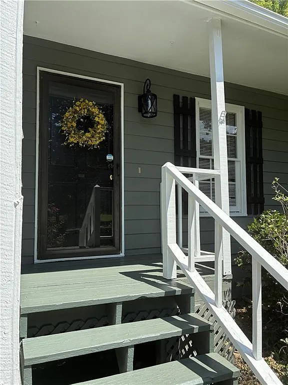 3 bed, 2.0 bath, 1800 sqft, $2,400 — Photo 1