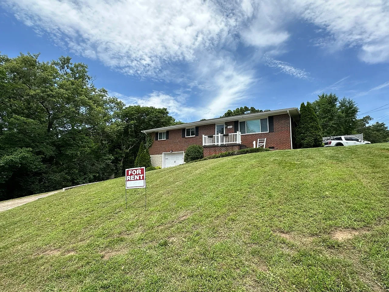 3 bed, 1557 sqft, $2,000 — Photo 2