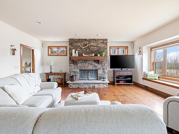 3rd image of 11901 Hidden Valley Dr