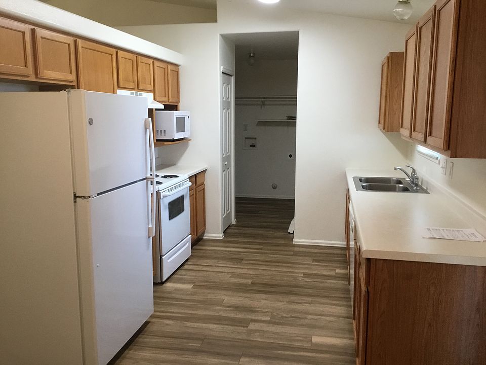 2nd image of 618 Bear Valley Dr