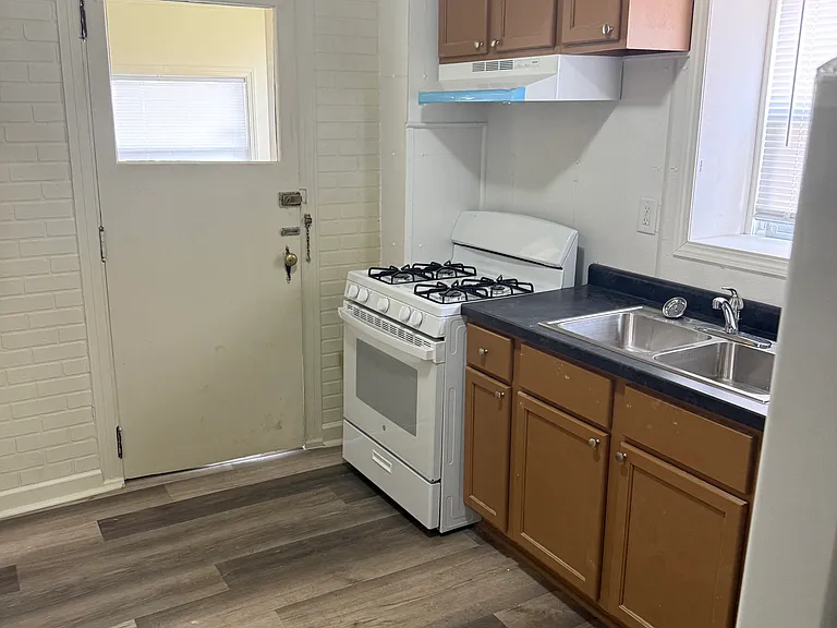 1740 W 87th St #1 — Photo 6