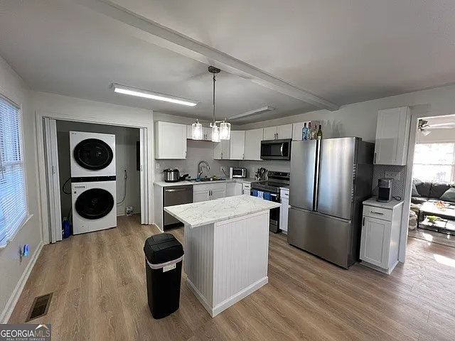 3 bed, 3.0 bath, 1333 sqft, $2,295 — Photo 2