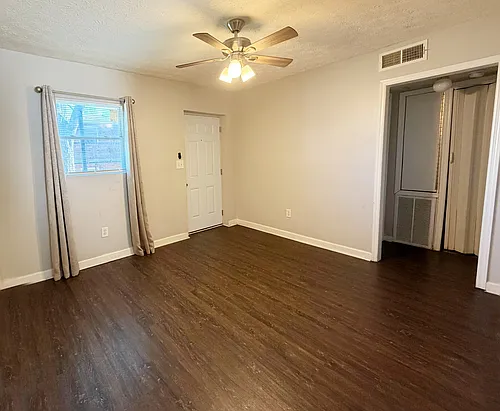 420 Rawson St SW #3 Photo 1
