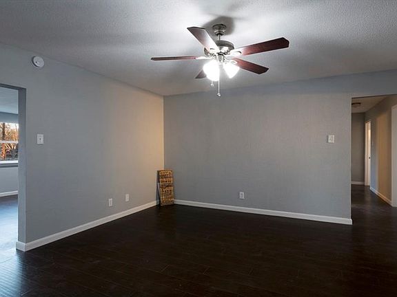 3rd image of 232 Oakwood Dr