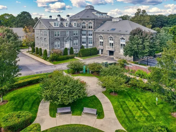 47 Village Ave Unit 204, Dedham, MA 02026