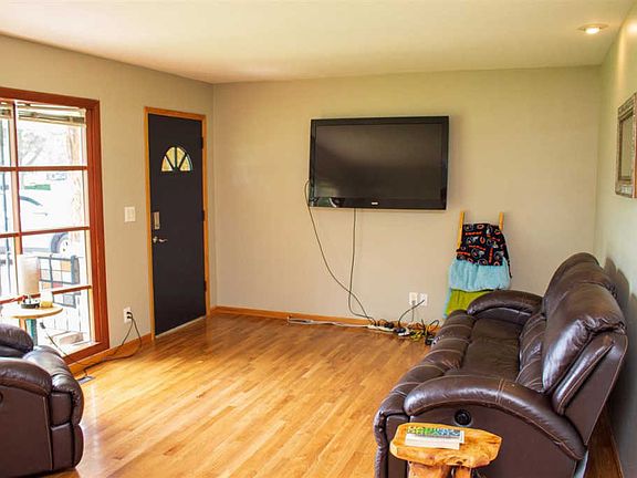 3rd image of 5794 Vesper Dr